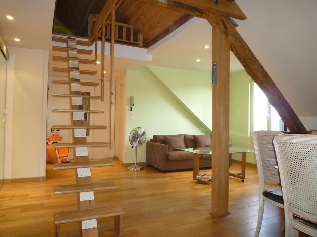 Ferienwohnung Les Mirabelles Metz Zimmer foto