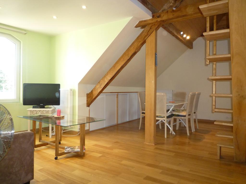 Ferienwohnung Les Mirabelles Metz Zimmer foto